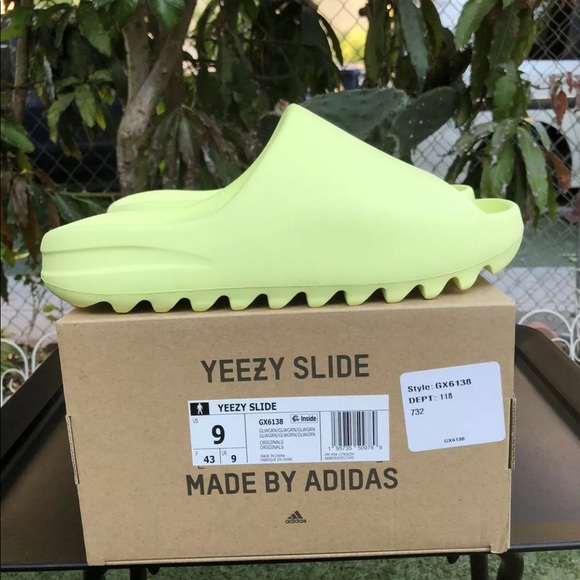 Adidas Yeezy Slide Glow Green 2021 GX6138 Multiple Sizes - Picture 1 of 5